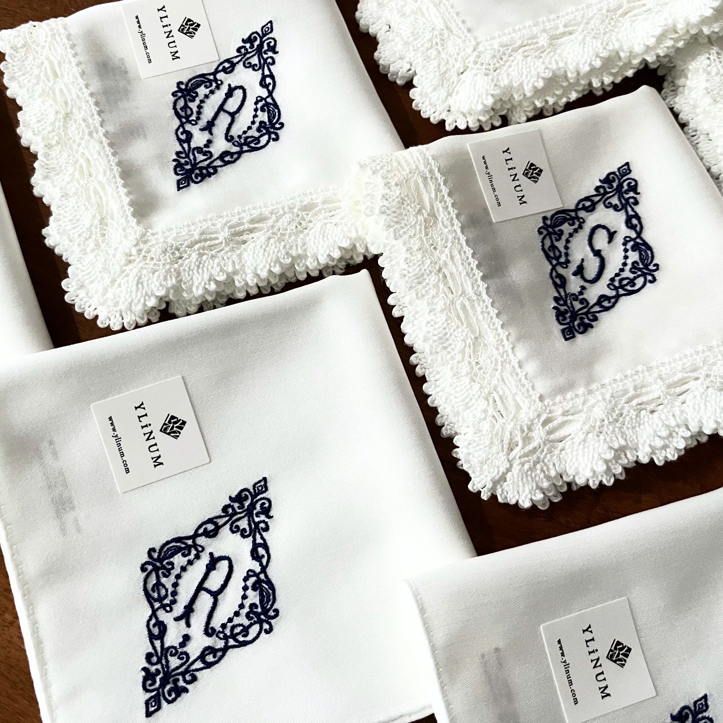 イニシャル刺繍ブライダルハンカチ